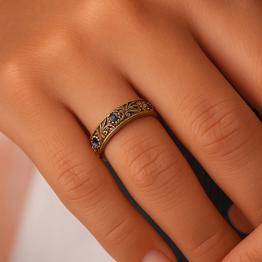 Anillo Exótico de Hoja de Oro Fino con Circonia Azul