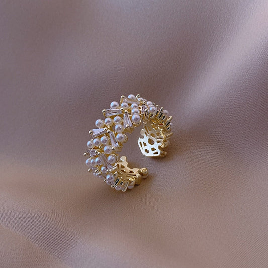 Anillo de Lujo con Perla en Oro
