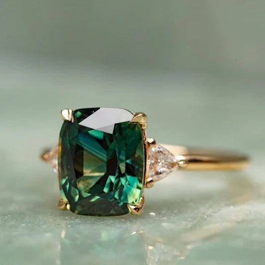 Anillo Dorado con Piedra Verde Inspiración Vintage