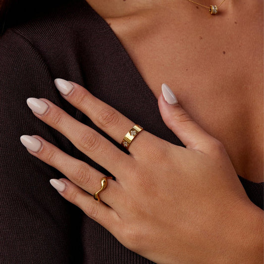 Anillo Banda de Trébol con Oro y Cristal