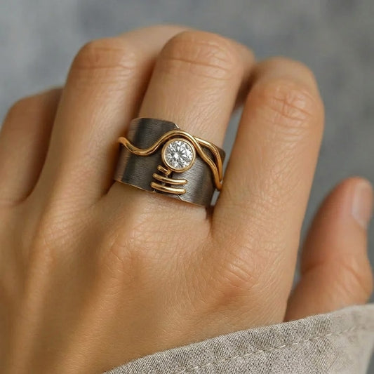Anillo Vintage de Plata Oscura con Circonia