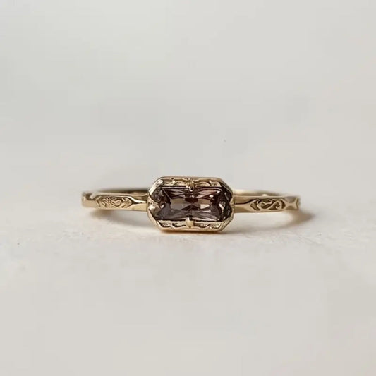 Anillo Vintage de Oro con Cristal