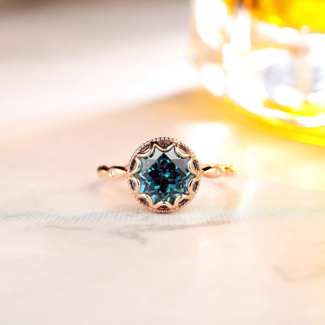 Anillo Vintage Redondeado de Vidrio Verde
