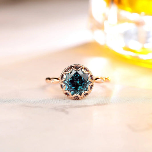 Anillo Vintage Redondeado de Vidrio Verde