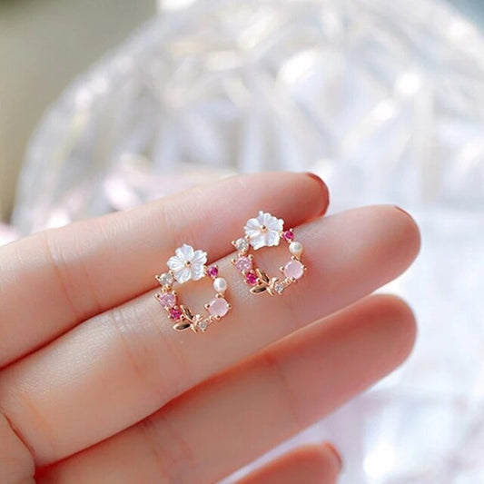 Pendientes Florales Elegantes con Perlas y Circonia en Oro Rosa