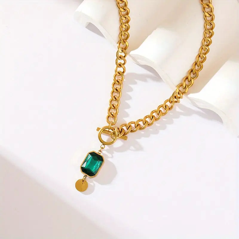 Collar Dorado con Colgante de Esmeralda y Cadena Gruesa