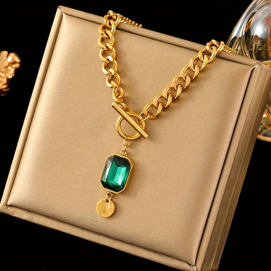 Collar Dorado con Colgante de Esmeralda y Cadena Gruesa