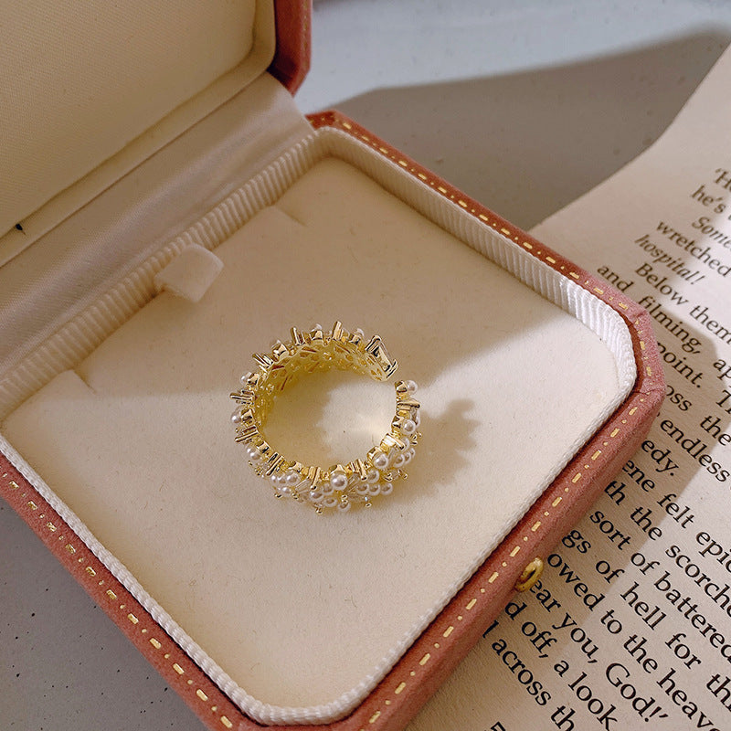 Anillo de Lujo con Perla en Oro