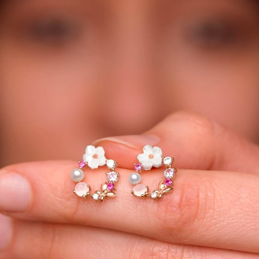 Pendientes Florales Elegantes con Perlas y Circonia en Oro Rosa