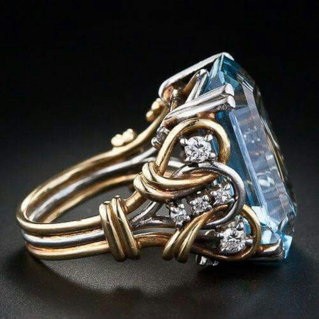 Anillo Vintage de Oro con Capas y Circonia Azul