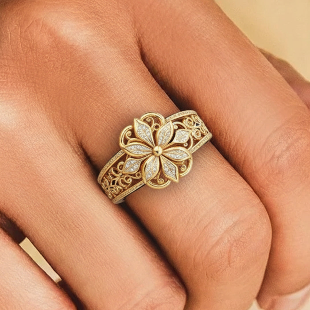 Anillo Exótico de Flor de Oro con Circonia