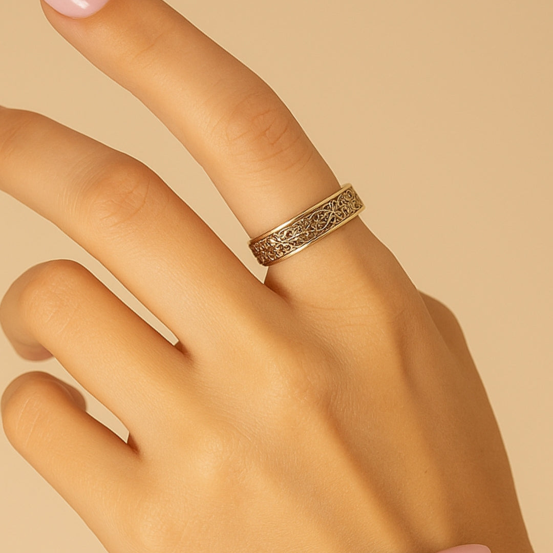 Anillo Exótico de Oro Fino Hueco