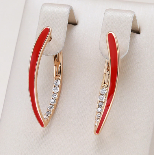 Pendientes Elegantes en Punta con Esmalte Rojo en Oro