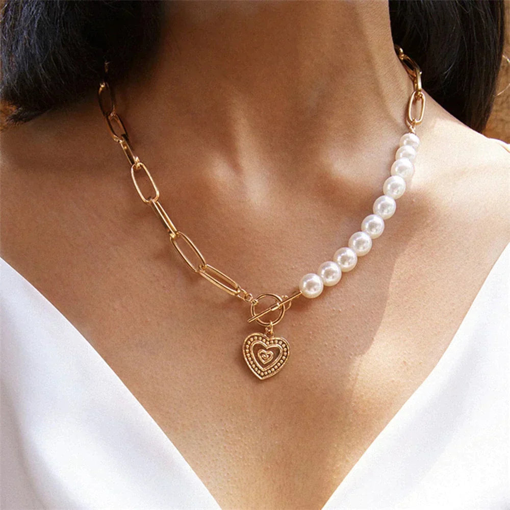 Collar de Cadena con Corazón de Perla en Oro