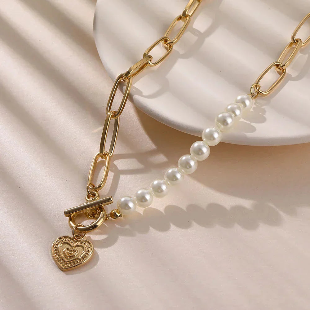 Collar de Cadena con Corazón de Perla en Oro