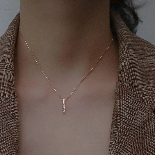 Collar Elegante con Circonias en Oro