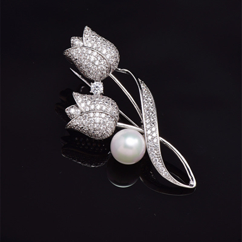 Broche de Tulipán con Perla Brillante de Tulipán en Oro y Plata