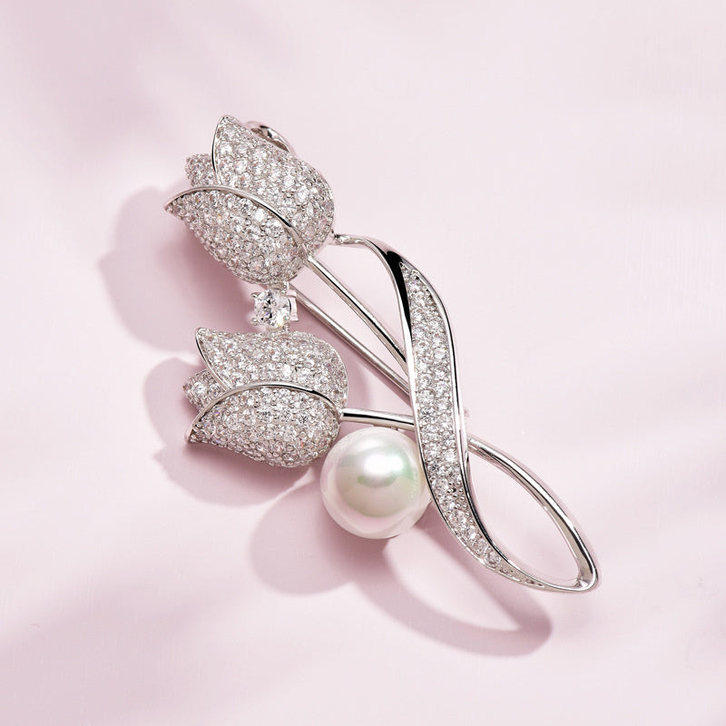 Broche de Tulipán con Perla Brillante de Tulipán en Oro y Plata