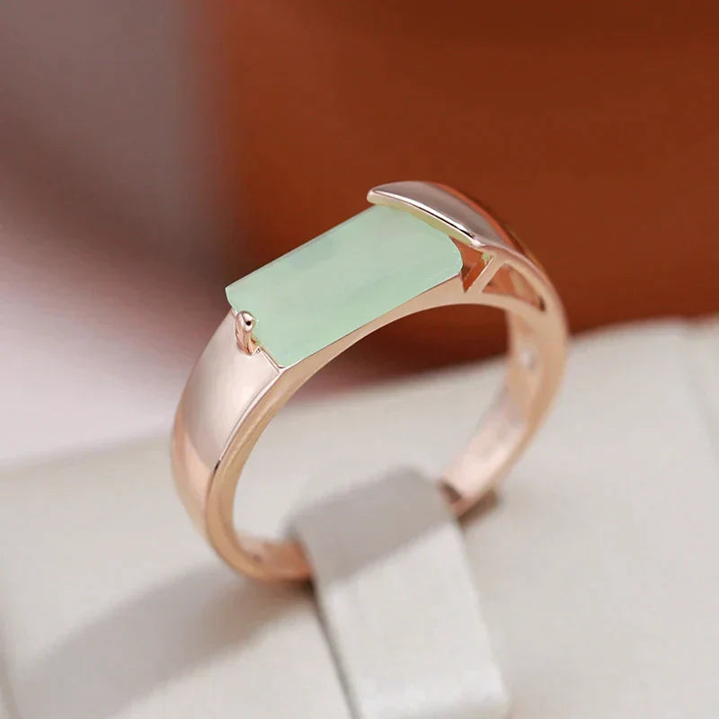 Anillo Elegante con Cristal Verde