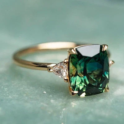 Anillo Dorado con Piedra Verde Inspiración Vintage