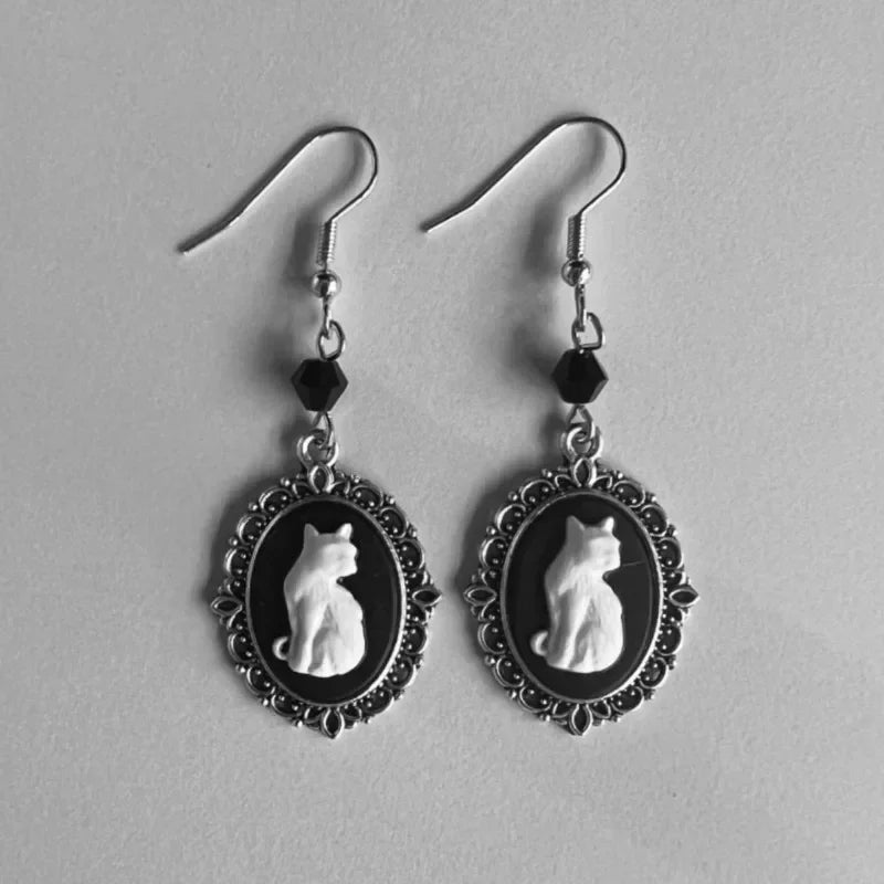 Pendientes vintage de gato blanco – Joyería con marco de plata para mujeres