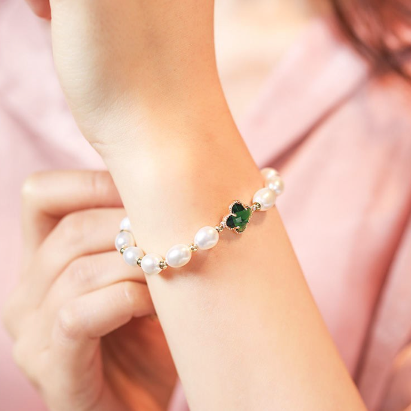 Pulsera Trébol de Esmeralda con Esmeralda y Perlas en Oro