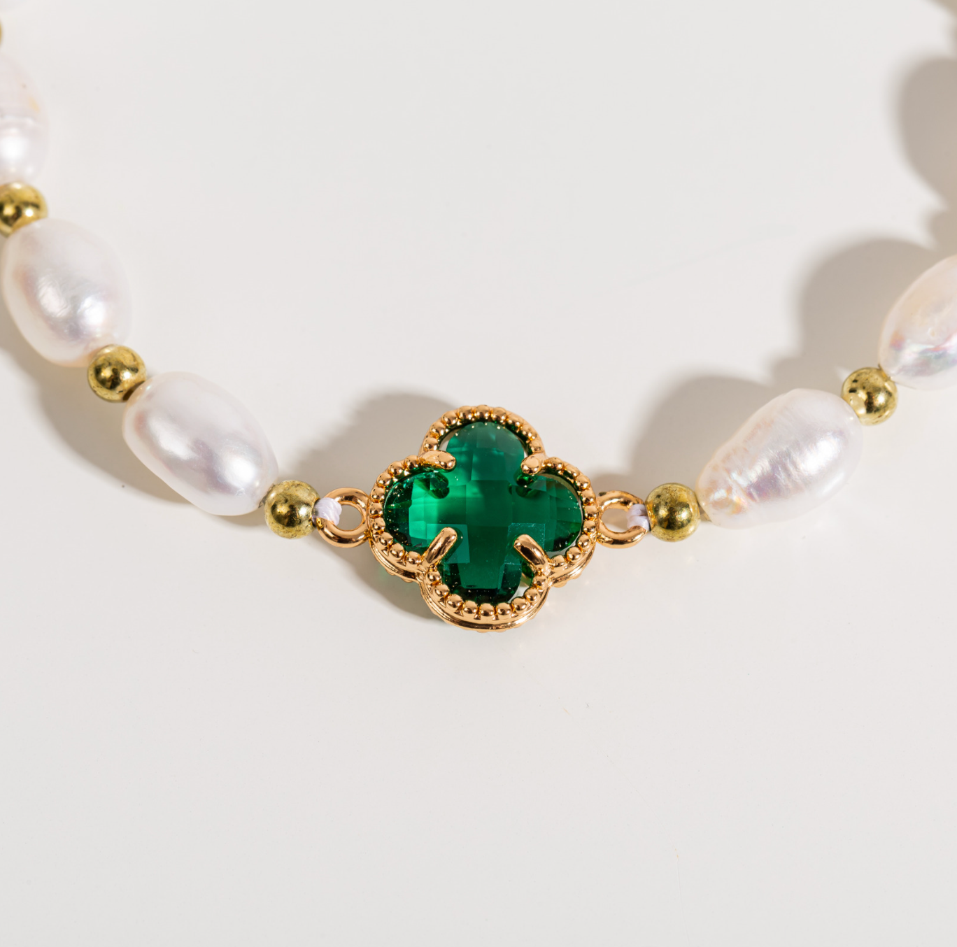 Pulsera Trébol de Esmeralda con Esmeralda y Perlas en Oro
