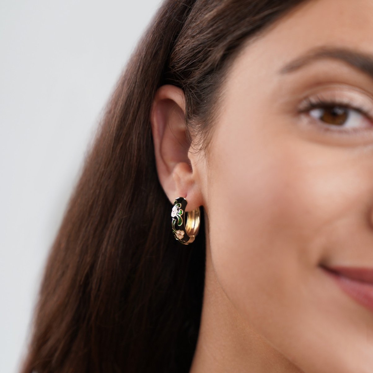 Aros Florales de Aro Negro y Oro