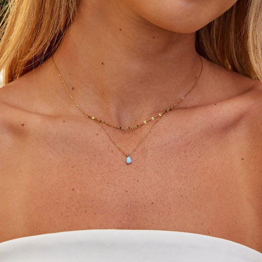 Collar en Capas con Gota de Ópalo Azul