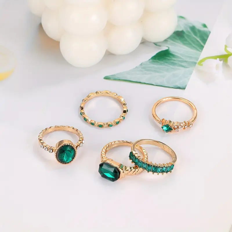 Conjunto de Anillos Dorados con Esmeralda Exquisita