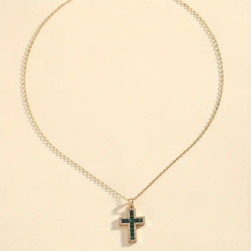 Collar Dorado con Colgante de Cruz Esmeralda