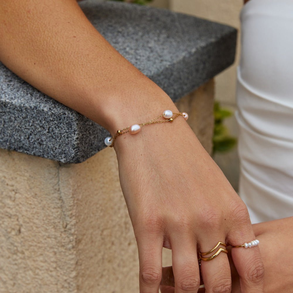 Pulsera en Capas con Perlas de Agua Dulce