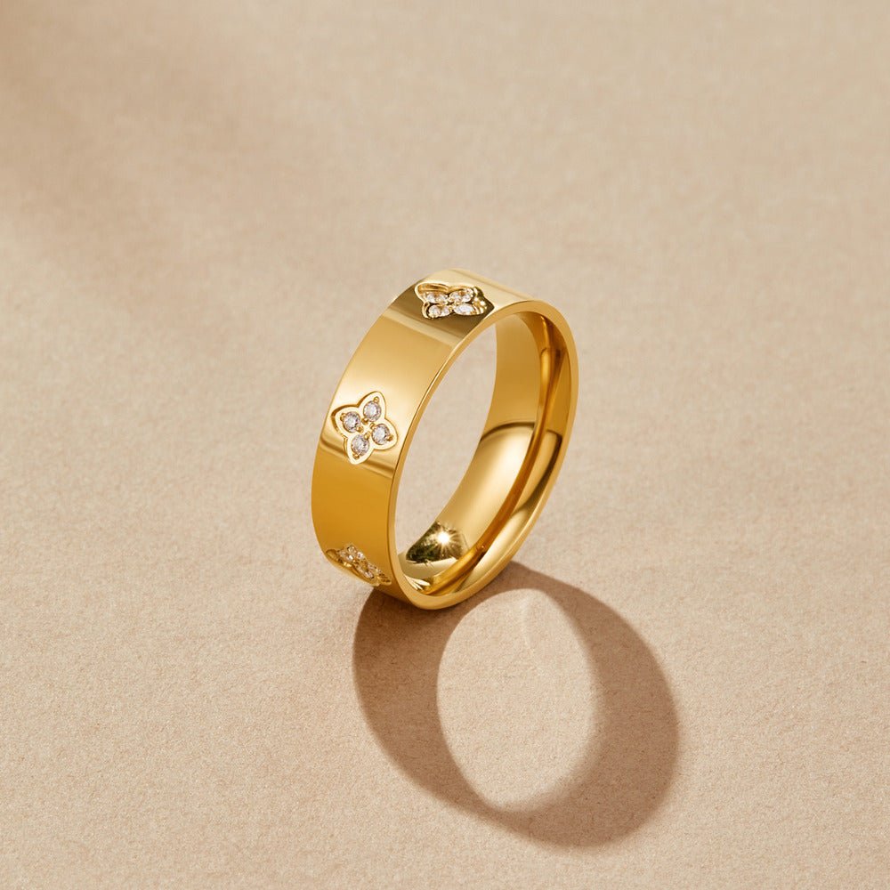 Anillo Banda de Trébol con Oro y Cristal