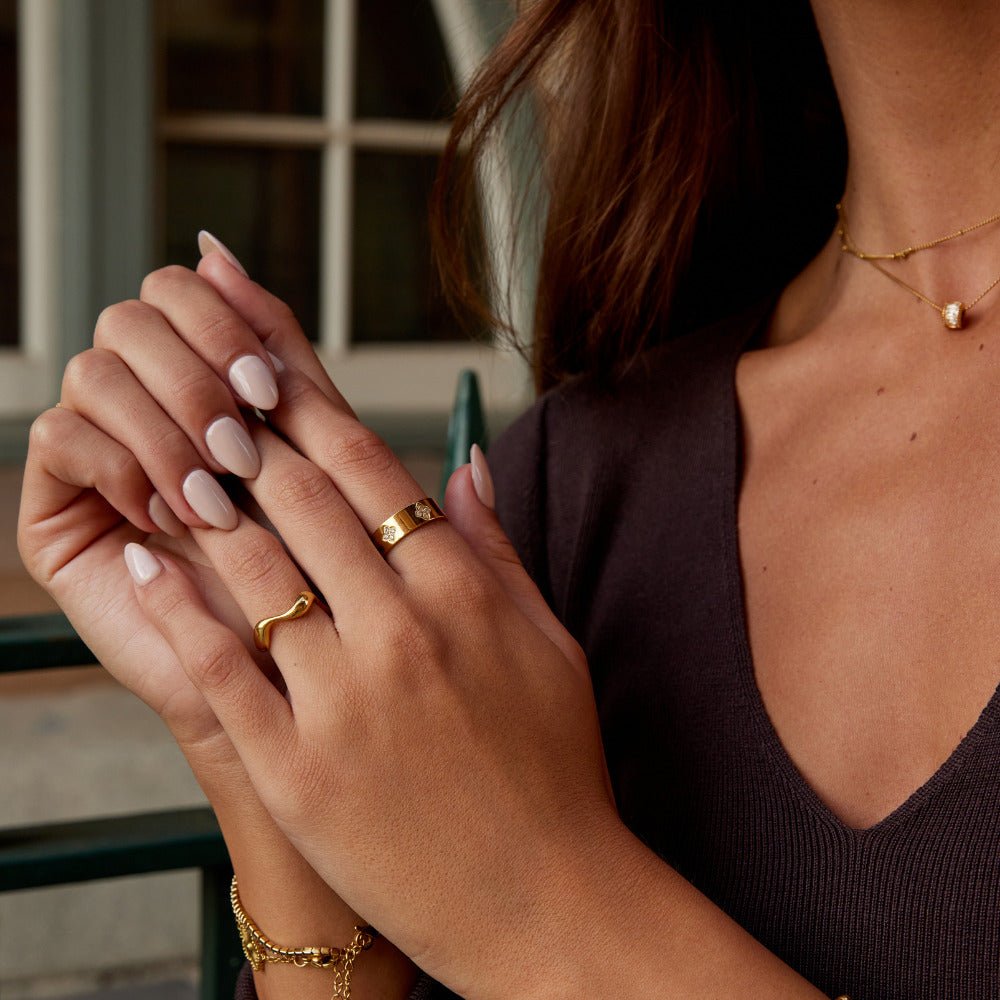 Anillo Banda de Trébol con Oro y Cristal