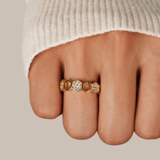 Anillo Panal de Oro y Cristal
