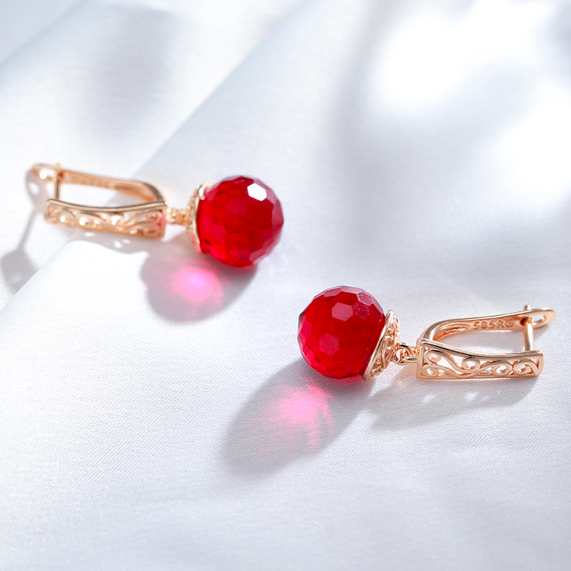 Pendientes Elegantes de Bola con Cristal Rojo en Oro