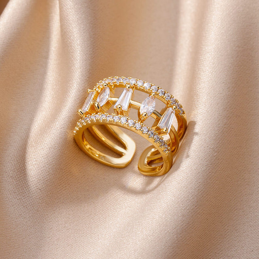 Anillo Bañado en Oro Elegante con Cristal y Piedras de Circonia