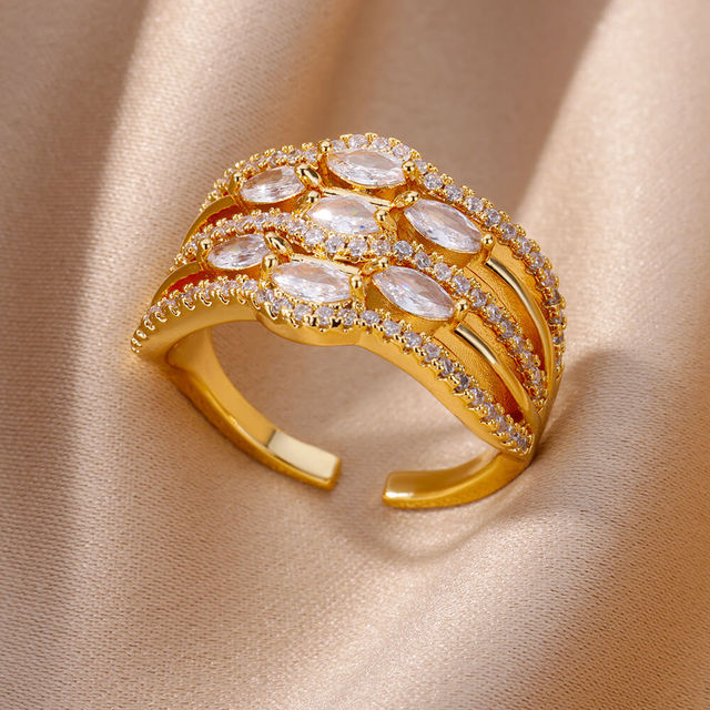 Anillo Bañado en Oro Elegante con Cristal