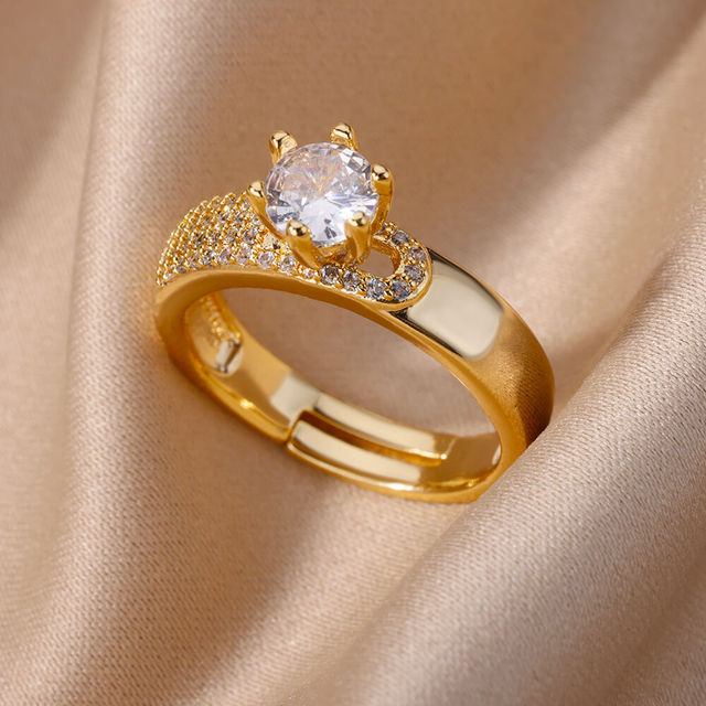 Anillo Elegante de Cristal Blanco Bañado en Oro