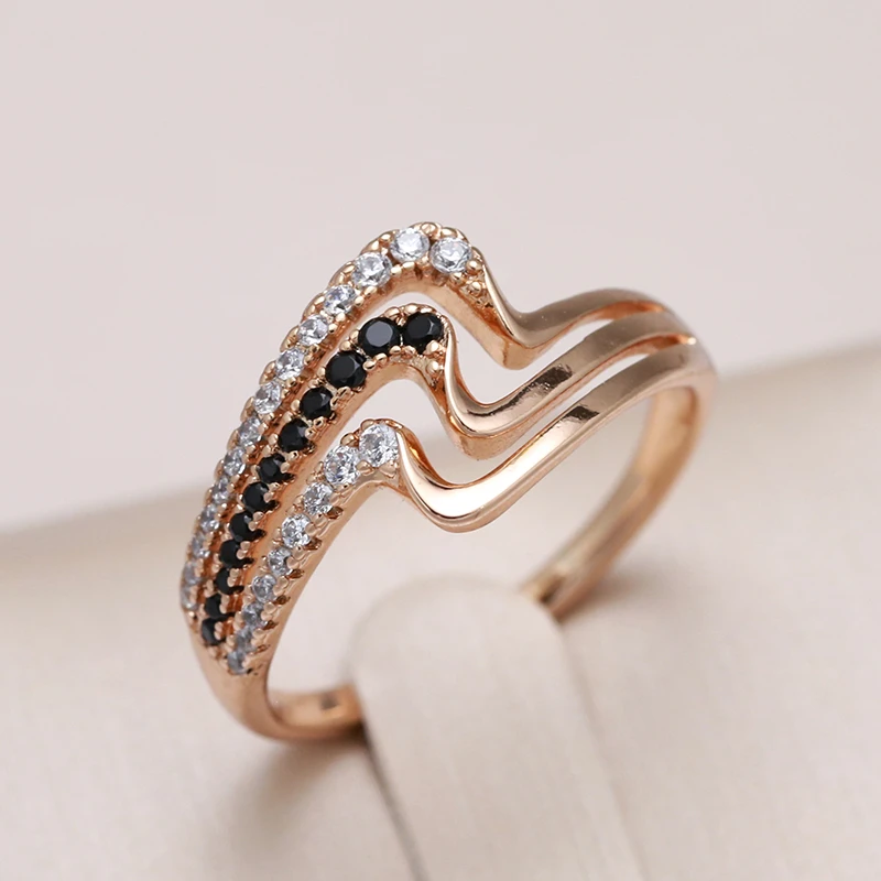 Anillo Elegante de Circonia en Forma de Ola