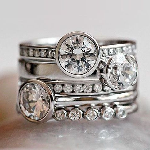 Anillo Vintage de Plata y Cristal con Capas