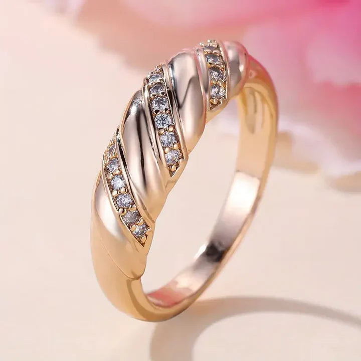Anillo Trenzado de Rosa con Circonia