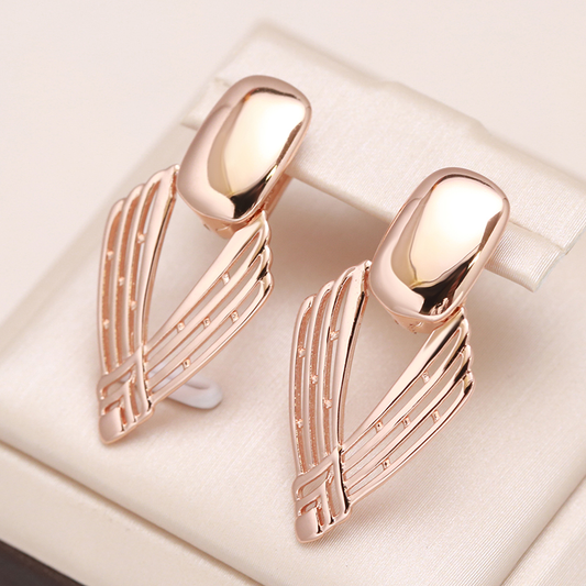 Pendientes Elegantes Dorados en Forma de Escudo