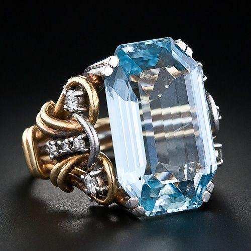 Anillo Vintage de Oro con Capas y Circonia Azul