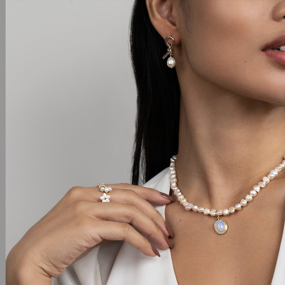 Aros Anudados de Oro y Perla de Agua Dulce