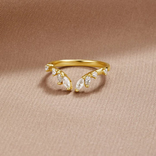 Anillo Sophia de Vid Dorada con Cristales