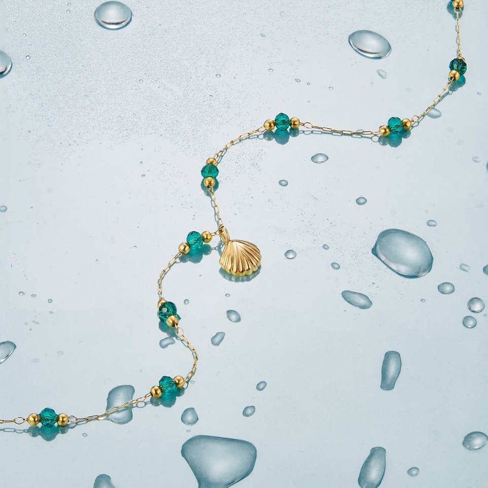 Collar Camilla con Concha Dorada y Cuentas Verdes