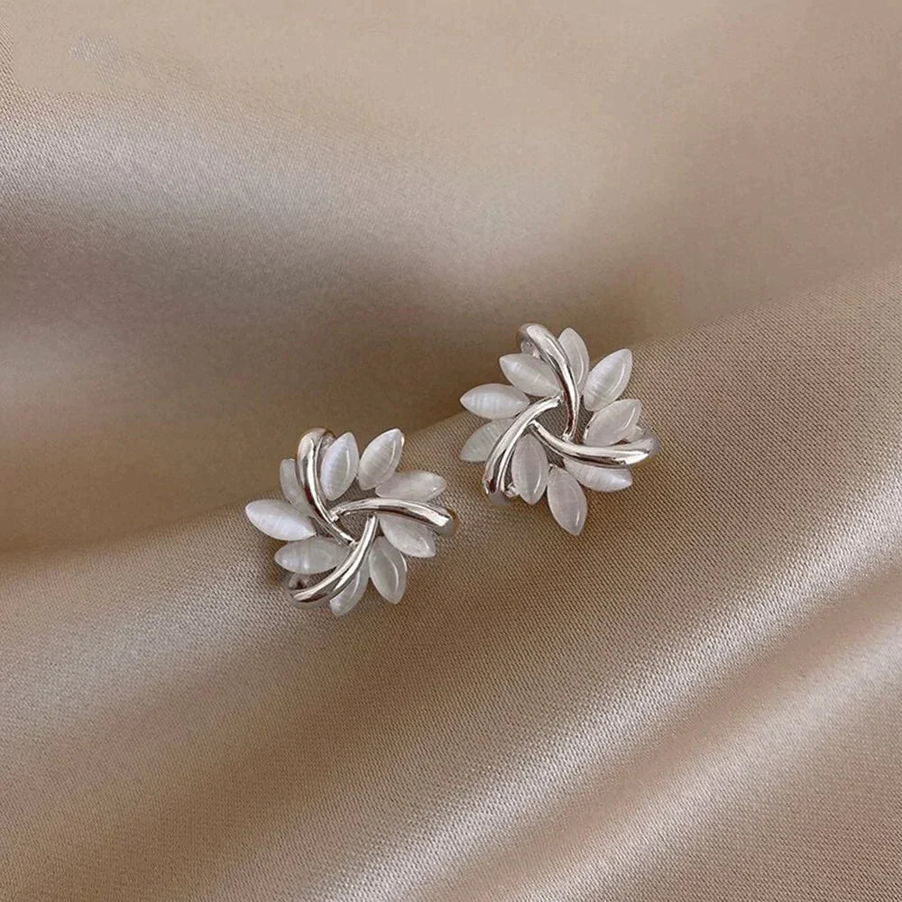 Pendientes de Botón Elegantes y Exquisitos de Ópalo en Forma de Pétalo en Círculo, en Oro