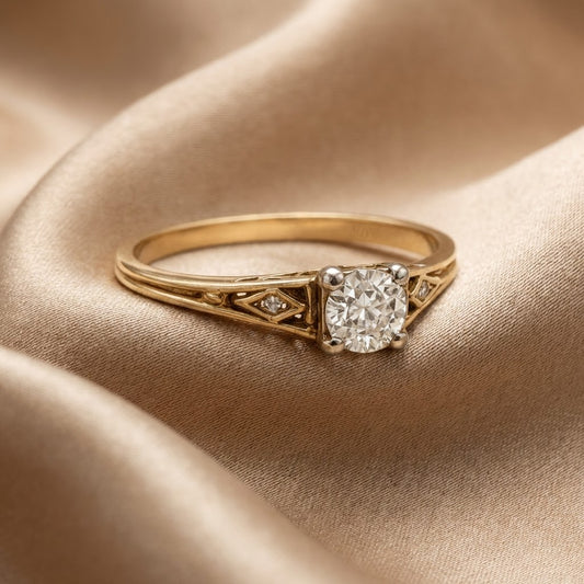 Anillo Vintage de Oro Fino con Circonia