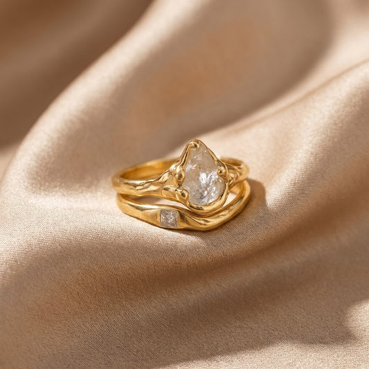 Anillo Forjado de Oro con Capas Brillantes